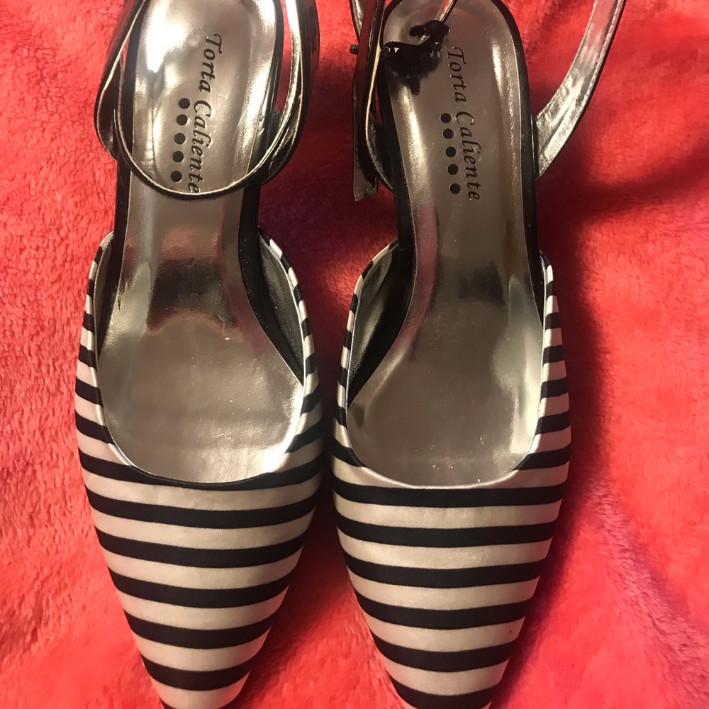 Torta Caliente pumps-black & white